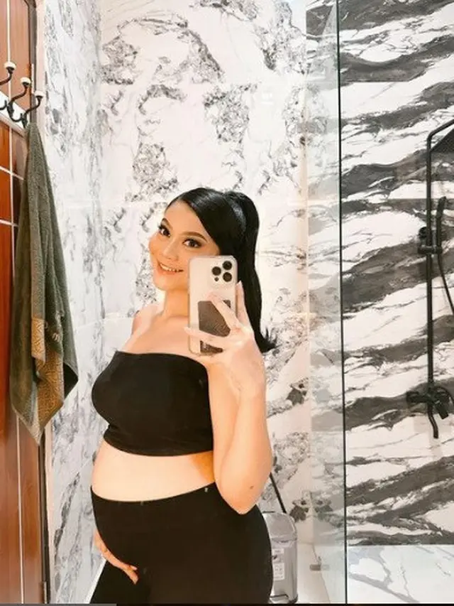 Selebgram Hanum Mega trending di twitter setelah spill dugaan perselingkuhan suami (Foto: instagram real.hanummegaa