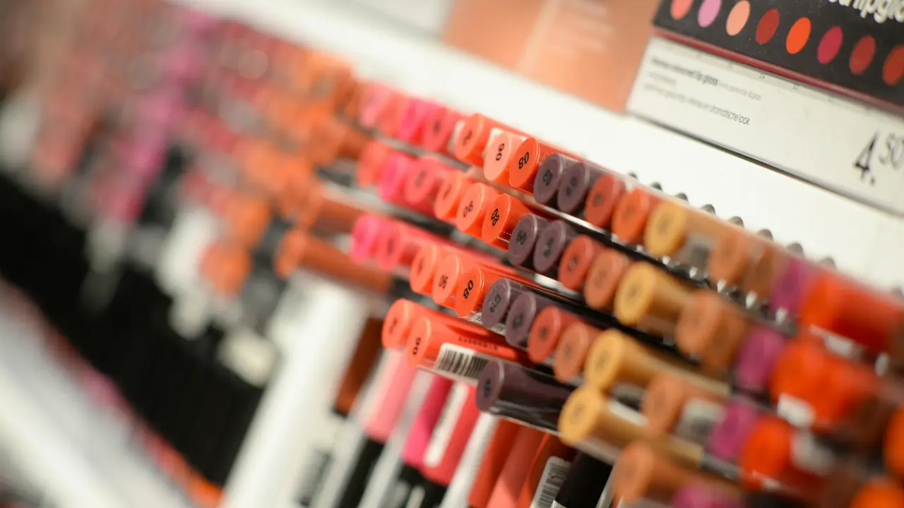 Mengenal Jenis-Jenis Lip Product dan Fungsinya