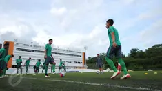 Jelang laga lanjutan penyisihan grup A Sea Games 2015, timnas Indonesia U-23 melakukan latihan di Lapangan Temasek Polytechnic, Singapura, Kamis (4/6/2015). Timnas Indonesia akan melawan Kamboja pada 6 Juni mendatang. (Liputan6.com/Helmi Fithriansyah)
