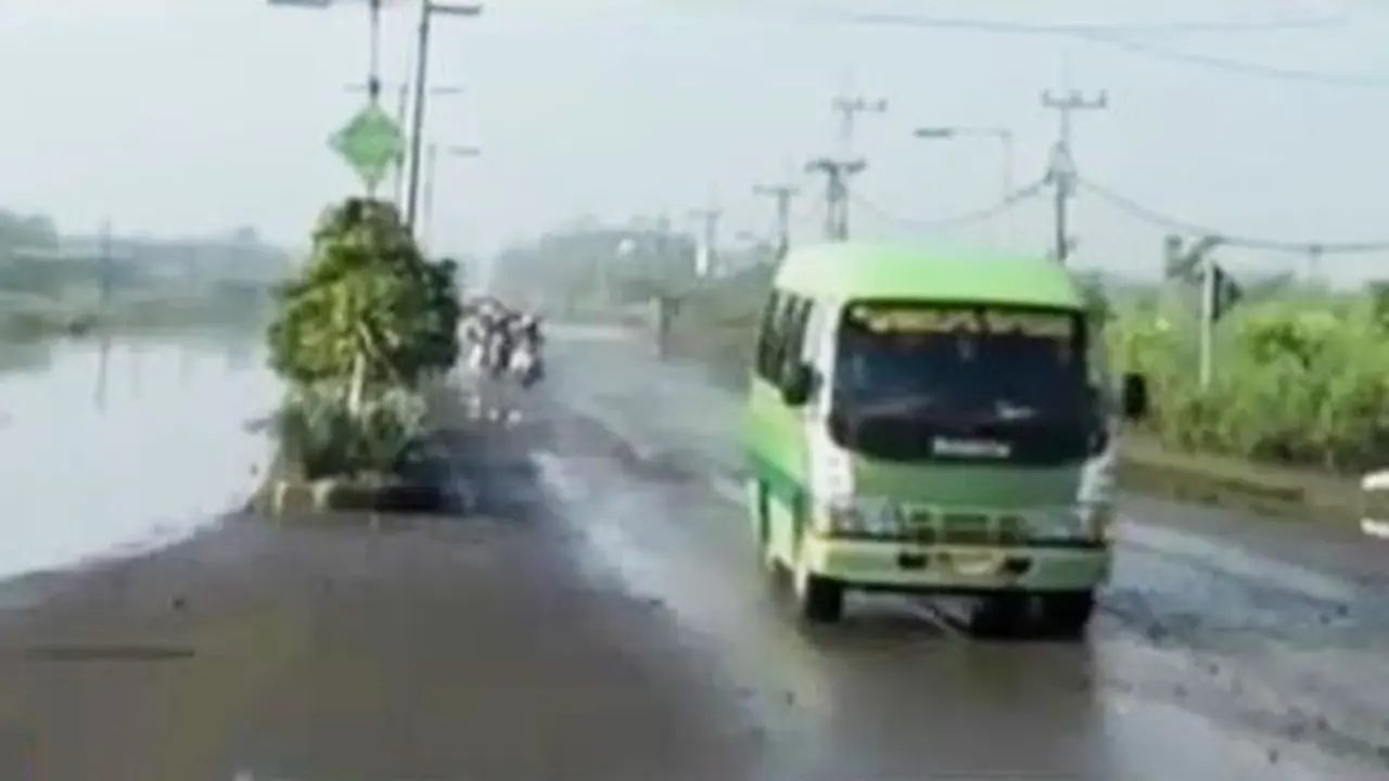 VIDEO: 8 Hari Tergenang Banjir, Jalur Porong Mulai Dibuka