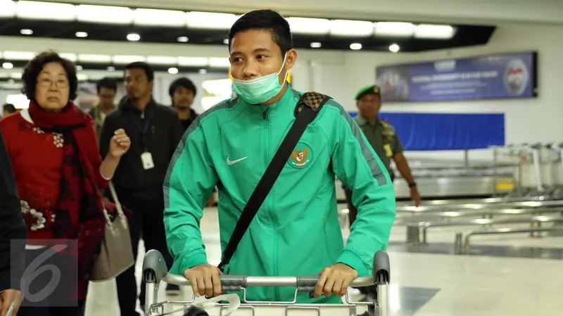 20161218-Dengan Kepala Tegak, Timnas Indonesia Tiba Kembali di Tanah Air-Jakarta