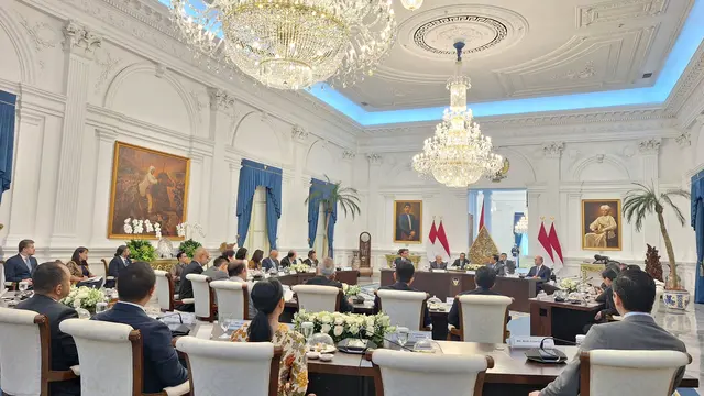 Presiden Prabowo Subianto mengajak sejumlah pengusaha besar Indonesia bertemu tokoh filantropi dunia sekaligus pendiri Gates Foundation, Bill Gates, di Istana Merdeka, Jakarta, Rabu (7/5/2025). (Liputan6.com/Lizsa Egeham)