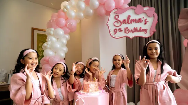 Potret Cantik Salma, Putri Atiqah Hasiholan, Rayakan Ulang Tahun ke-9 Bersama Bestie