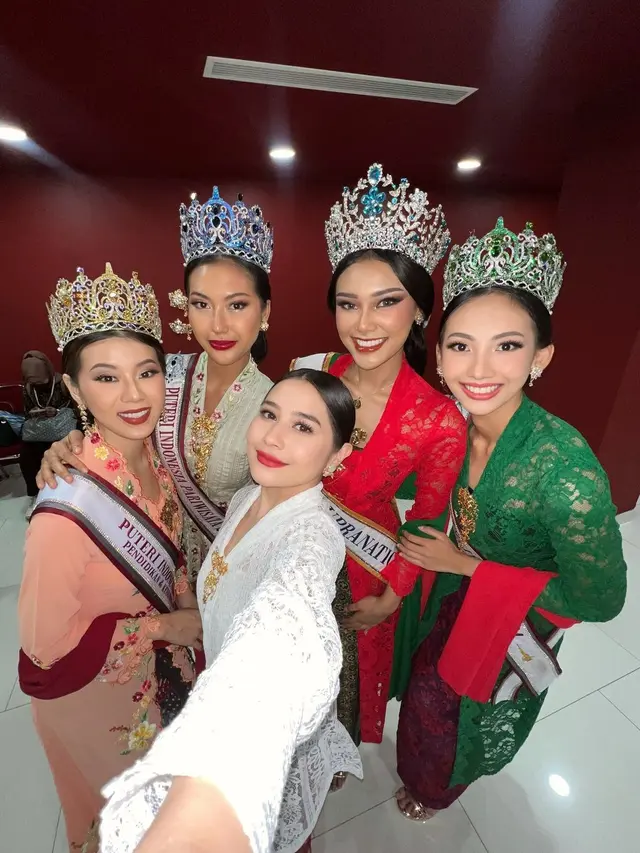 Ikut Rayakan Hari Kebaya Nasional, Prilly Latuconsina Percaya Diri Kenakan Kebaya Meski Petite Sendiri di Antara Puteri Indonesia