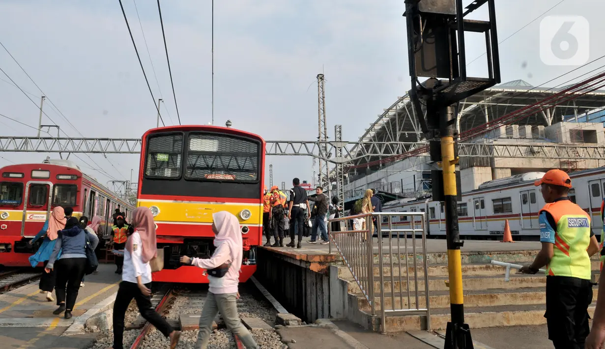 Foto Rencana Pemindahan Pelayanan Kereta Api Jarak Jauh Foto