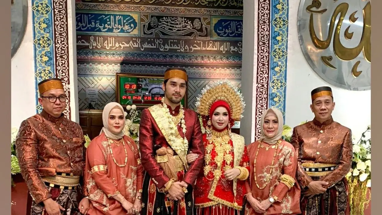 Momen pernikahan Achmad Megantara dan Asri Faradila