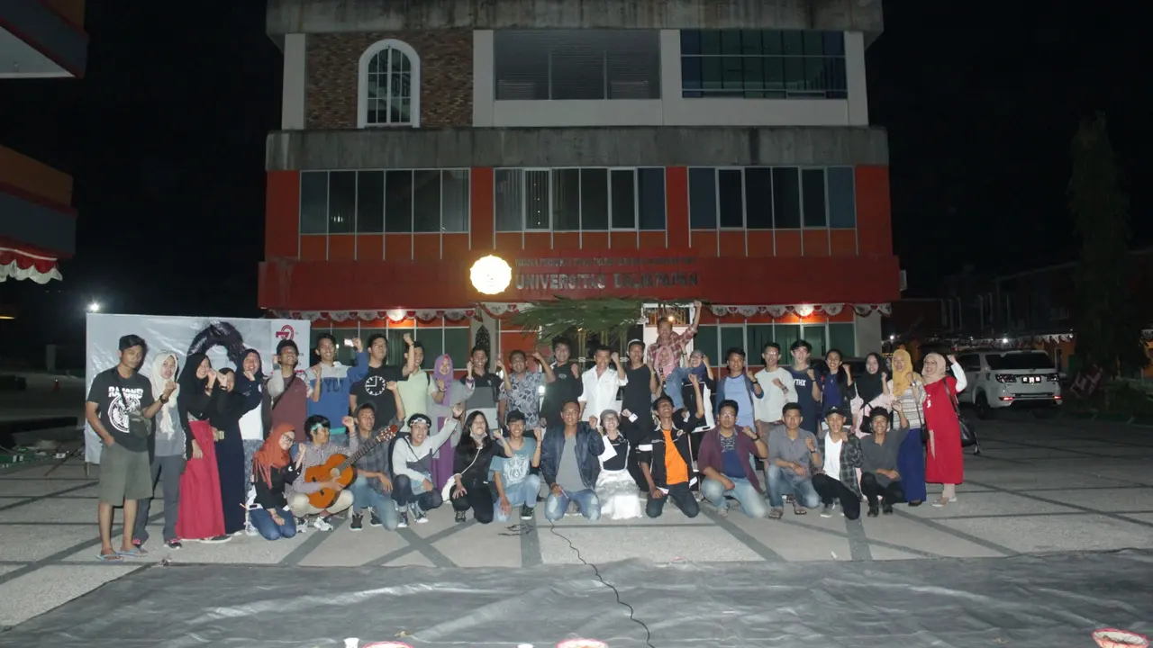 Mahasiswa UKM Seni dan Musik UNIBA 
