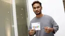 Rapper JFlow berpose usai peluncuran album Asian Games 2018 di Jakarta, Jumat (13/7). Inasgoc resmi meluncurkan album Asian Games 2018 berjudul Bright As The Sun. (Liputan6.com/Herman Zakharia)