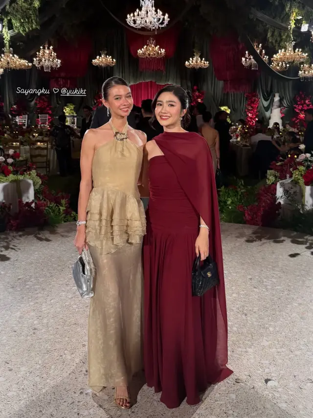 Yuki Kato saat Hadir di Pernikahan Ranty Maria dan Rayn Wijaya dengan gaya elegan. [@febbyrastanty]