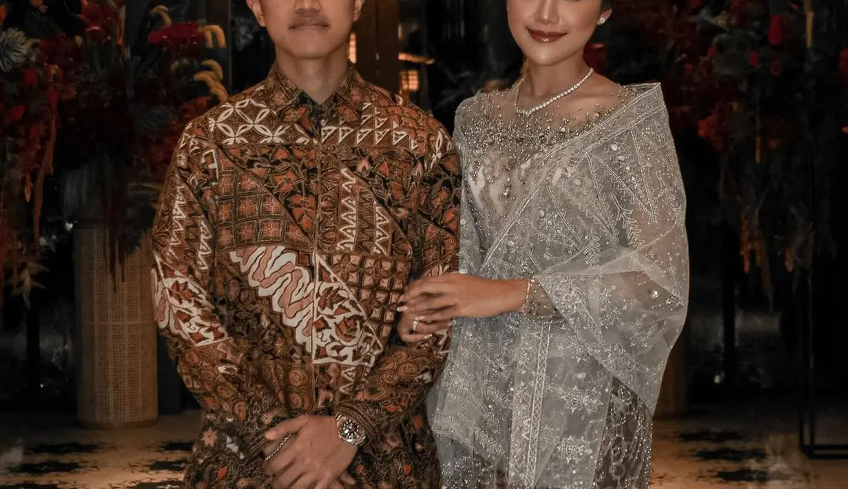 Paduan celana hitam dan jam tangan bikin Kaesang Pangarep terlihat lebih mature [@erinagudono]