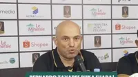 Bernardo Tavares mengibaratkan final Piala Presiden 2026 melawan Persib Bandung sebagai pertarungan "Daud melawan Goliat". Pelatih Persebaya itu menilai timnya menghadapi tantangan besar, namun tetap optimistis bisa memberikan perlawanan terbaik di partai puncak.