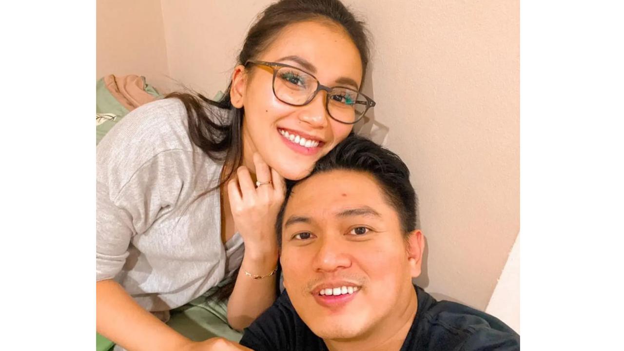 Makin Lengket, Ini 7 Potret Mesra Ayu Ting Ting dan Adit Jayusman