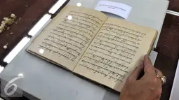 Kitab Serat Dewaruci : Raja kepala 271 Ra Karaton Kasunanan Surakarta Hadiningrat di Festival Naskah Nusantara, Perpustakaan Nasional, Jakarta (14/9/2015). (Liputan6.com/ Gempur M Surya)