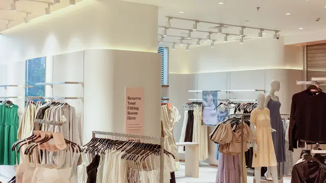 Bukan Cuma Belanja Outfit, Bikin Konten hingga Foto Bareng Bestie Bisa Dilakukan di Gerai Terbesar Love, Bonito Jakarta