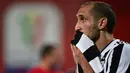 Saat ini, statusnya sendiri masih sebagai pemain bebas transfer. Kontraknya sendiri habis pada Juni 2021 lalu dan sejauh ini belum ada pengumuman perpanjang kontraknya dari Juventus. (Foto: AFP/Miguel Medina)