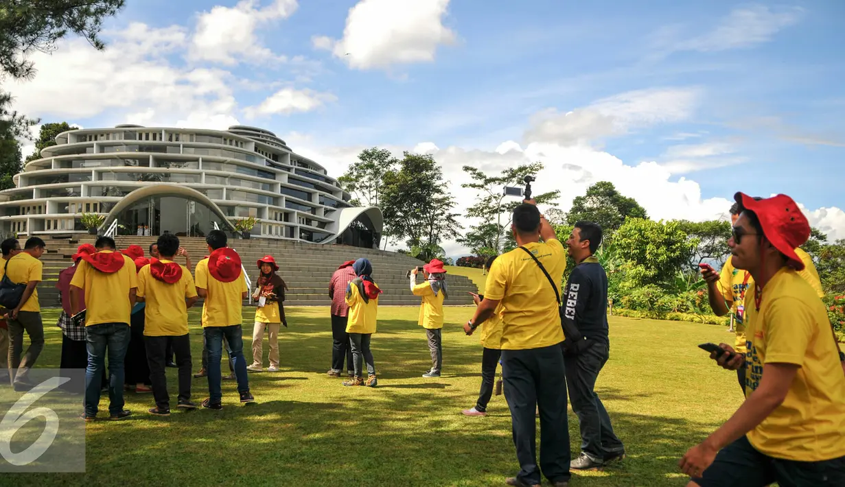 Peserta saat mengikuti program edukasi bersama PT WIKA di Wika Satrian, Bogor, Senin (30/5/2016). Liputan6.com gelar Green Camp bersama PT WIKA untuk para Citizen Journalist. (Liputan6.com/ Yoppy Renato)