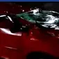 Polisi masih menyelidiki insiden terjunnya mobil dari areal parkir Detos. Sementara, Hamzah Haz menjenguk anaknya di Polda Metro Jaya.