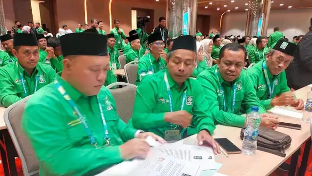 Gus Rijal (kiri) Ketua DPC PKB Pati periode 2026–2031.