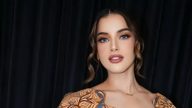 Tasya Farasya kenakan kebaya batik dipadukan belt. [@tasyafarasya]