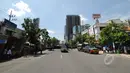 Suasana jalan jalan Embong Malang, Surabaya, Jawa Timur, Sabtu (18/4/2015). Jalan Embong Malang, Surabaya ditutup total selama aksi unjuk rasa para supporter Persebaya 1927. (Liputan6.com/Helmi Fithriansyah)