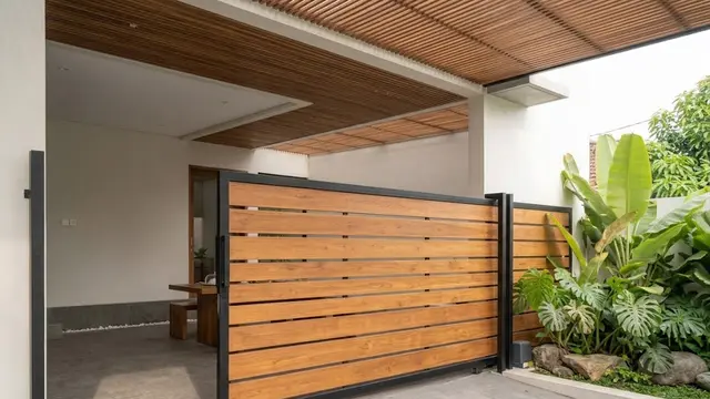 desain pagar rumah 4 meter dengan pintu geser minimalis