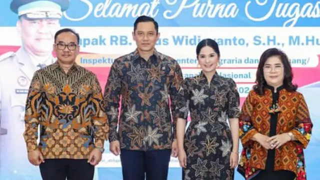 Annisa Pohan Dampingi AHY Mengenakan Batik Sarimbit. [@annisayudhoyono]