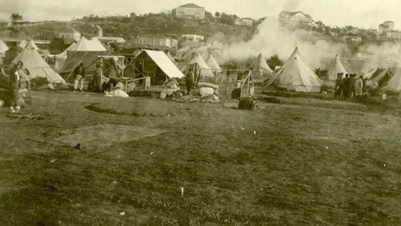 Tenda pengungsi di Beirut (Sumber: Wikimedia Commons)