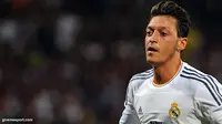 Arsenal Memburu Mesut Oezil