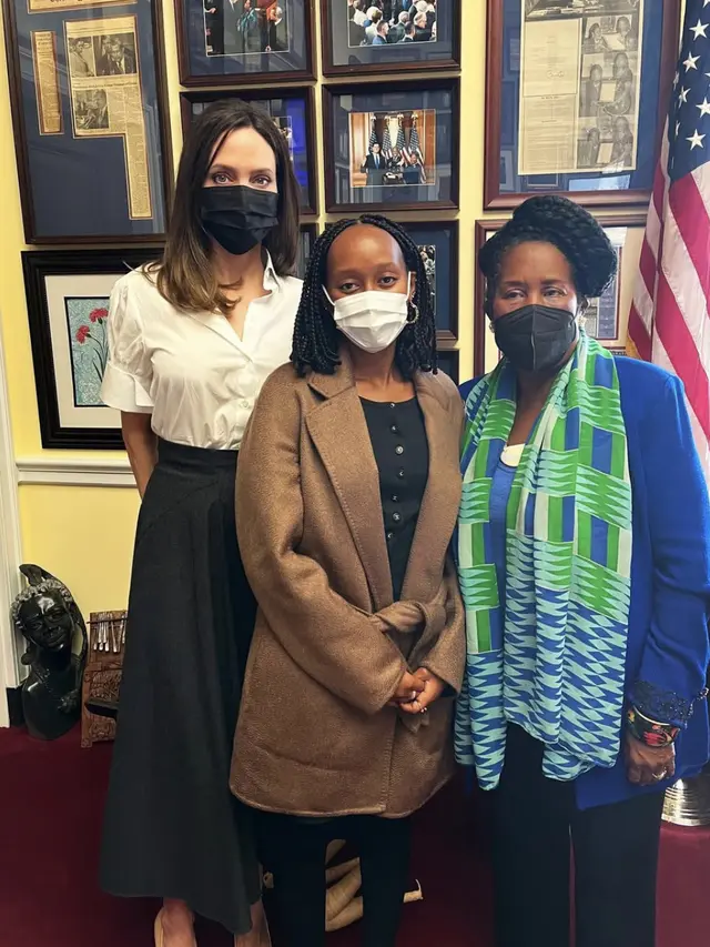 Gaya Parenting Multikultural Ala Angelina Jolie (photo by instagram.com/angelinajolie)