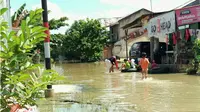Korban banjir di Pekanbaru sudah sebulan makan mi dan telur. (Liputan6.com/M Syukur)