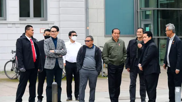 Presiden Joko Widodo (Jokowi) jalan pagi dan menyapa masyarakat Indonesia yang berada di sekitar hotel tempatnya bermalam.