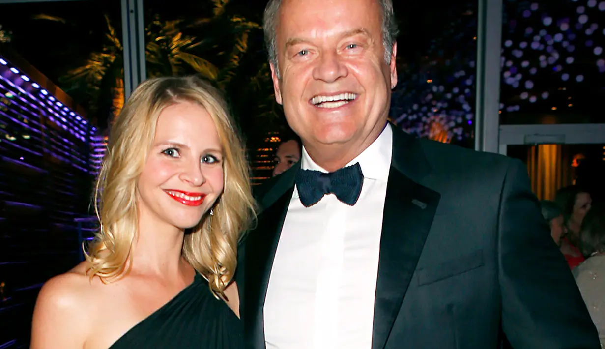 Kayte Walsh, seorang fans berprofesi pramugari muda berhasil mencuri hati Kelsey Grammer dalam sebuah pertunjukan. Grammer yang saat itu masih beristrikan Camille akhirnya menceraikan istrinya (Istimewa)