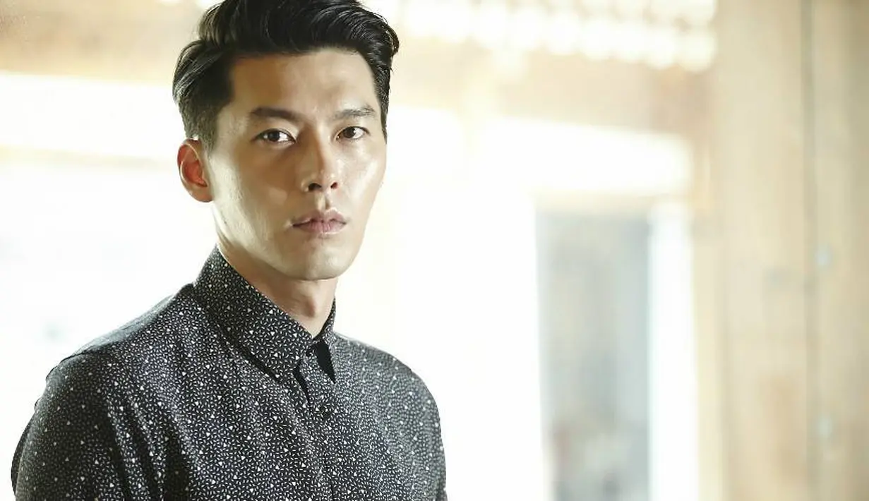 Saat masih kecil, Hyun Bin bercita-cita menjadi polisi. Lantaran ia merupakan orang yang rela mengorbankan diri demi keadilan. (Foto: Allkpop.com)