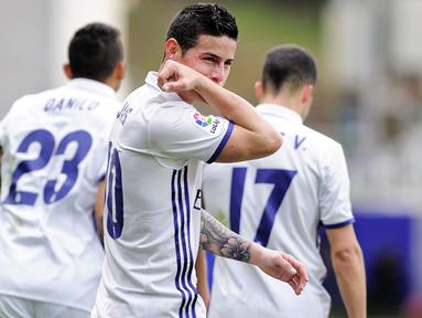 Selebrasi gol unik James Rodriguez saat Eibar vs Real Madrid (4/3/2017) di kompetisi La Liga Spanyol. (AFP/Ander Gillenea)