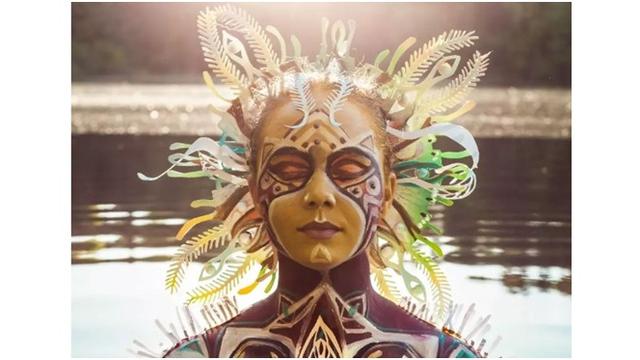 Kombinasikan Papercut dan Bodypainting, 7 Karya Seni Wanita Ini Mengagumkan