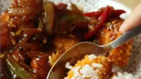 Resep nugget saus lada hitam ala chef Devina Hermawan untuk jadi menu sahur praktis nan lezat. (dok.Instagram @devinahermawan/https://www.instagram.com/p/C1TO9Dnht7N/)