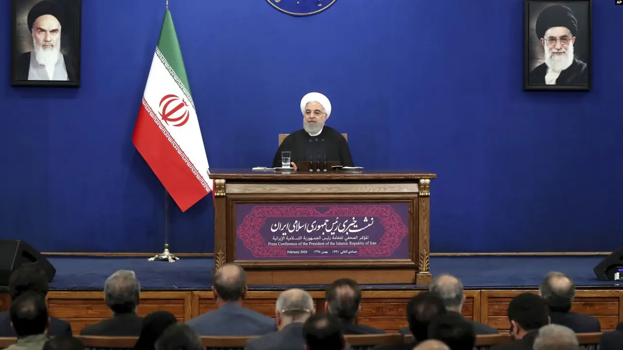 Presiden Iran Hassan Rouhani dalam konferensi pers di Teheran hari Minggu (16/2).