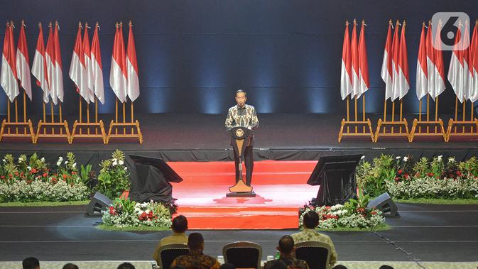 Presiden Joko Widodo memberikan pidato pada Rakornas Indonesia Maju antara Pemerintah Pusat dan Forum Koordinasi Pimpinan Daerah (Forkopimda) di Bogor, Jawa Barat, Rabu (13/11/2019). Forum ini untuk mensinergikan program-program pemerintah pusat dengan daerah. (Liputan6.com/Herman Zakharia)