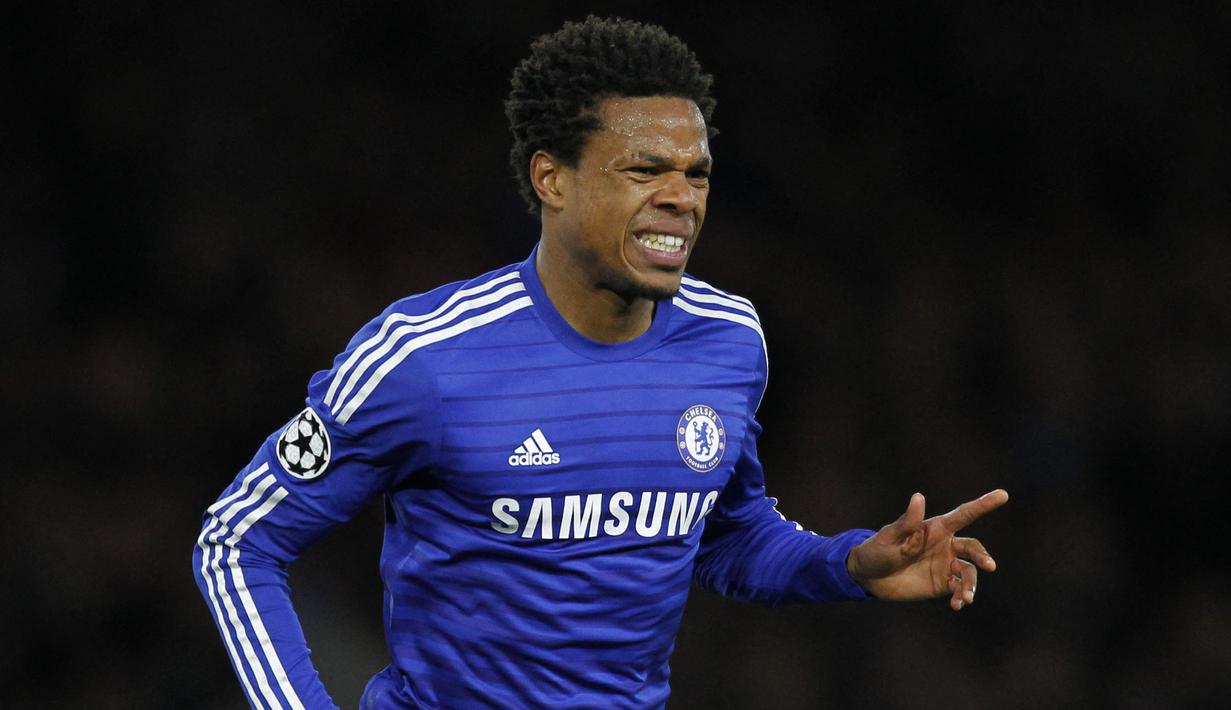 Loic Remy pernah gagal menjadi pemain Liverpool. Kontrak yang sudah ditandatangani terpaksa batal akibat tak lolos tes medis. Pihak The Reds beralasan jika khawatir terhadap keadaan jantung Remy yang tidak stabil. Akhirnya ia diboyong Chelsea pada 2014 silam. (Foto: AFP/Ian Kington)