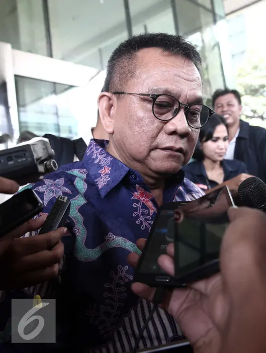 M.Taufik membantah informasi yang menyebutkan bahwa ia bersama M. Sanusi, mengadakan pertemuan dengan pimpinan perusahaan pengembang yang ikut mengerjakan proyek reklamasi di Pantai Utara Jakarta, Jakarta, Selasa (3/5/2016). (Liputan6.com/Helmi Afandi)