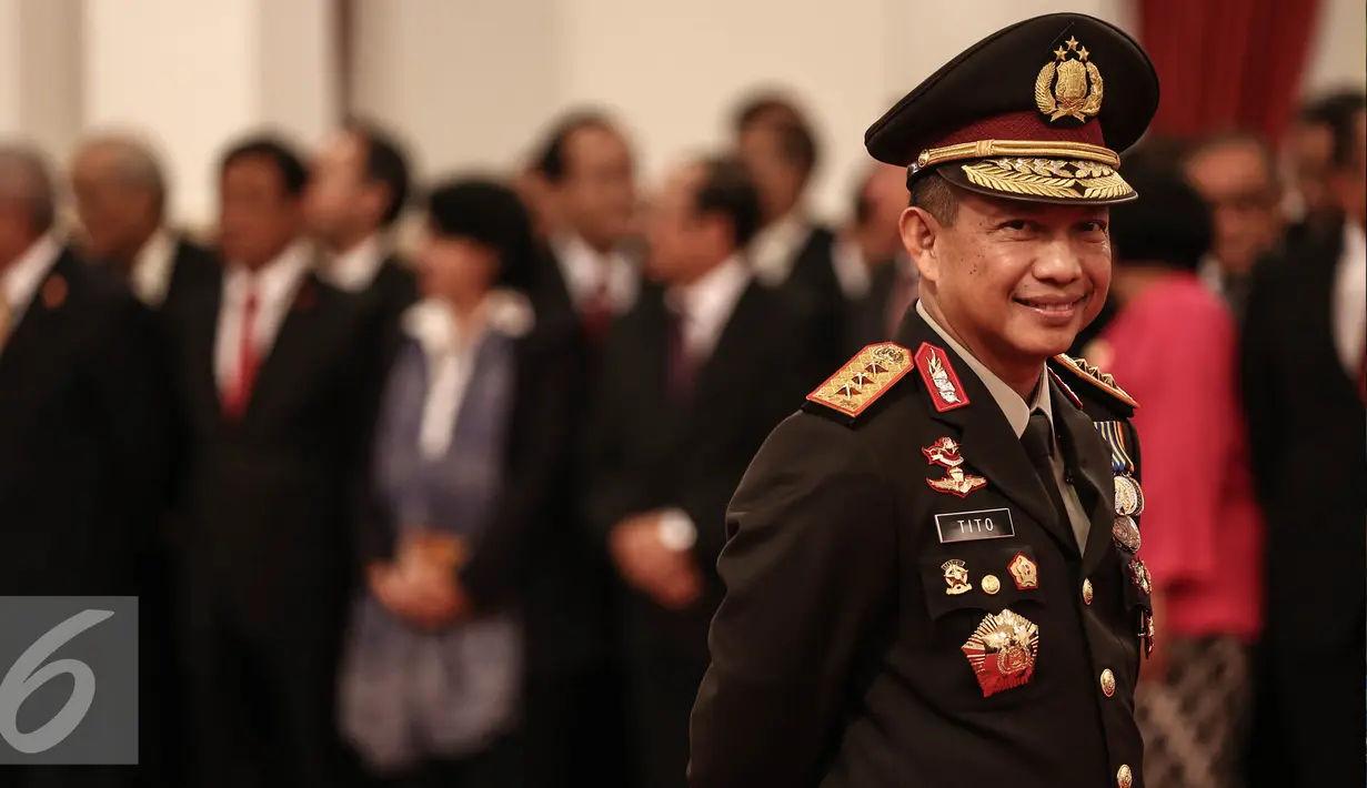 Kapolri yang baru Tito Karnavian memberikan senyum sebelum pelantikan Kapolri di Istana Negara, Jakarta, Rabu (13/7).  Tito Karnavian resmi menjadi Kapolri menggantikan Jenderal Badrodin Haiti. (Liputan6.com/Faizal Fanani)