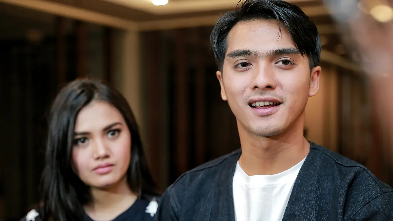 [Bintang] Ricky Harun dan Istri
