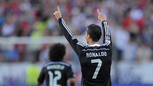 Megabintang Real Madrid, Cristiano Ronaldo tampil gemilang di laga kontra Sevilla, Minggu (3/5/2015) dini hari WIB. CR7 sukses mencetak hat-trick sekaligus membawa Madrid menang 3-2.