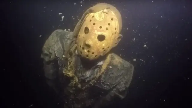 Mengerikan, Di Danau Ini Ada Jason Pembunuh Berdarah Dingin