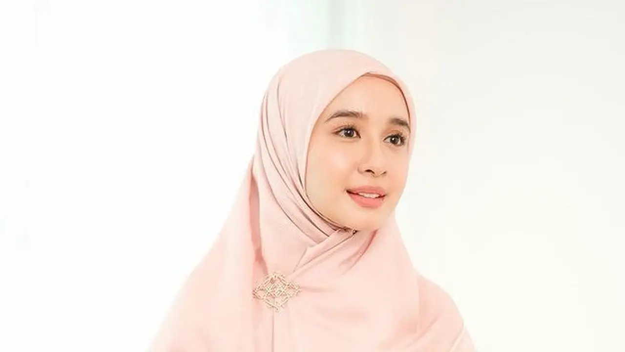 L by Laudya Cynthia Bella
