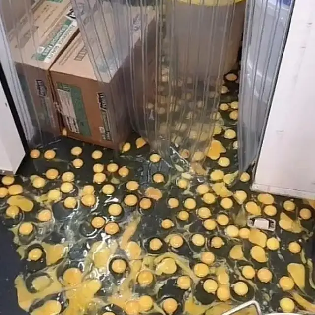 6 Momen Apes Bahan Makanan Tumpah Ini Bikin Elus Dada, Jadi Gagal Masak
