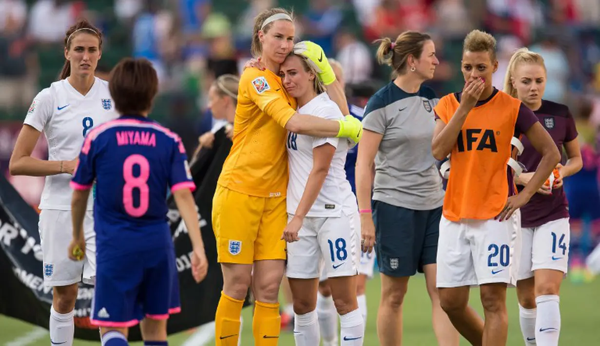 Kesedihan pemain Inggris setelah kalah dari Jepang. (AFP PHOTO/Geoff Robins)