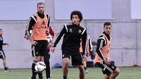 Para pemain Belgia melakukan latihan di Stadion Comunal, Andorra la Vella, Jumat (9/10/2015). (AFP PHOTO / PASCAL PAVANI)