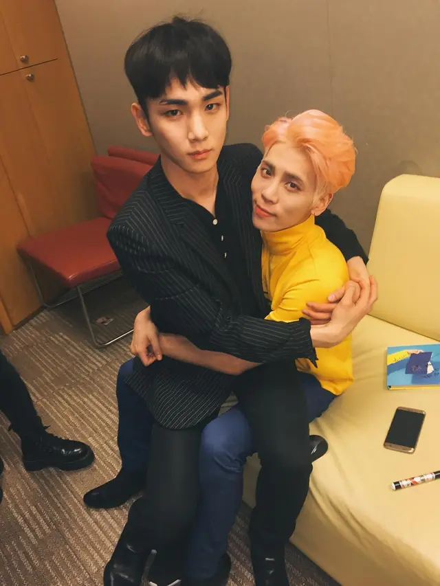 [Bintang] Usai Jonghyun SHINee Dimakamkan, Key Tulis Surat Perpisahan