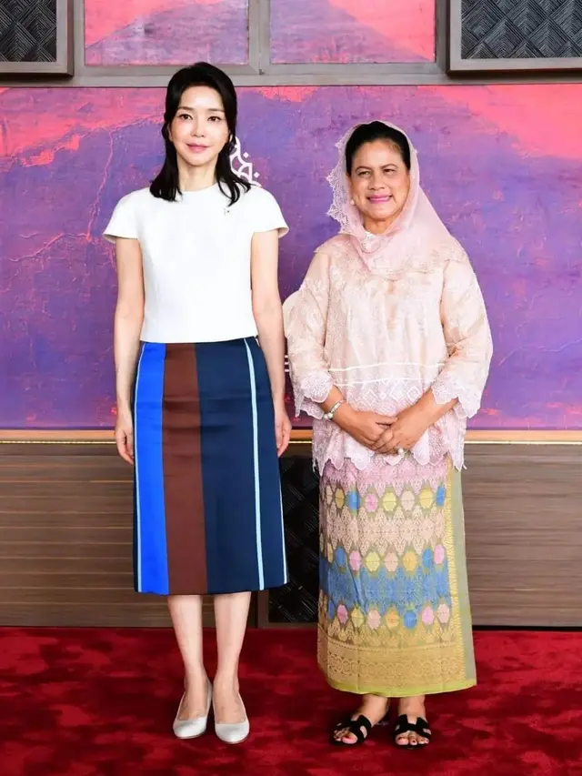 Viral, Ini 7 Potret Ibu Negara Korea Selatan yang Tampil Awet Muda di Usia 50 Tahun